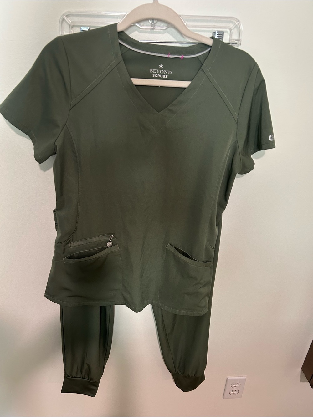 Beyond Scrubs Two Piece V Neck Top Jogger Bottoms Olive Small